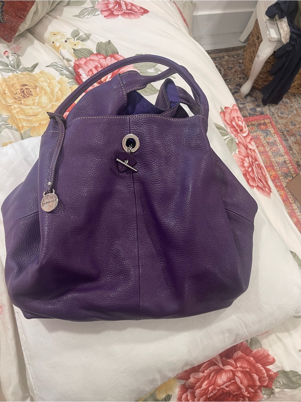 Spacious Purple Leather Tote Bag with Chain Accent